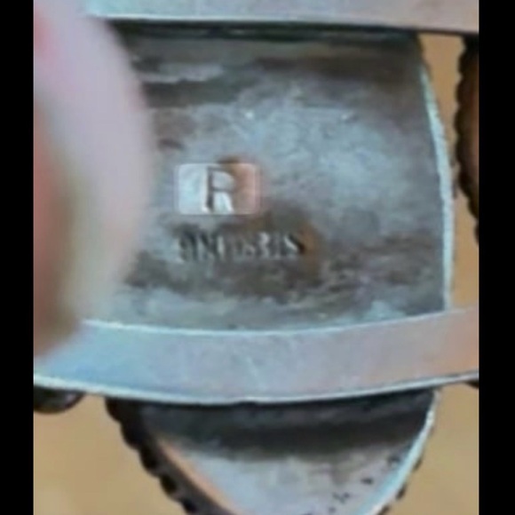 Elegant Silver and Black Stone Bracelet - Picture 3 of 9